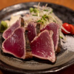 カツオのたたきの美味しい食べ方・調理方法について解説の記事を掲載しました。